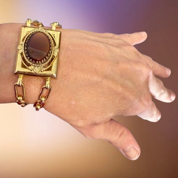 Unsigned Vintage Gold Chain Link Carnelian Stone Bracelet - Picture 1 of 7